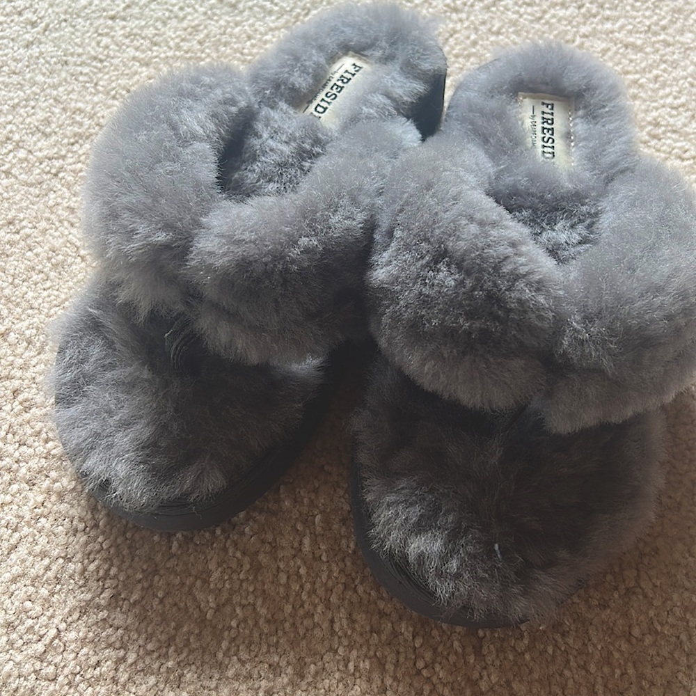 Super comfy genuine shearling fluff slippers